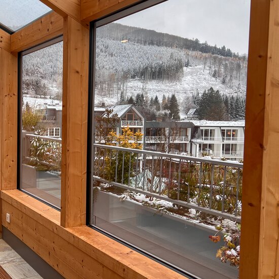 Großer Außenpool im Wellnesshotel im Sauerland